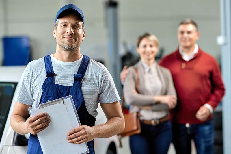 Técnico da Fort Desentupidora atendendo clientes
